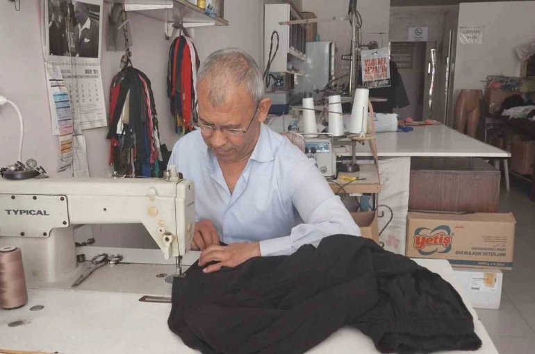 Çırak bulunamayan terzilikte yarım asrı geride bıraktı 