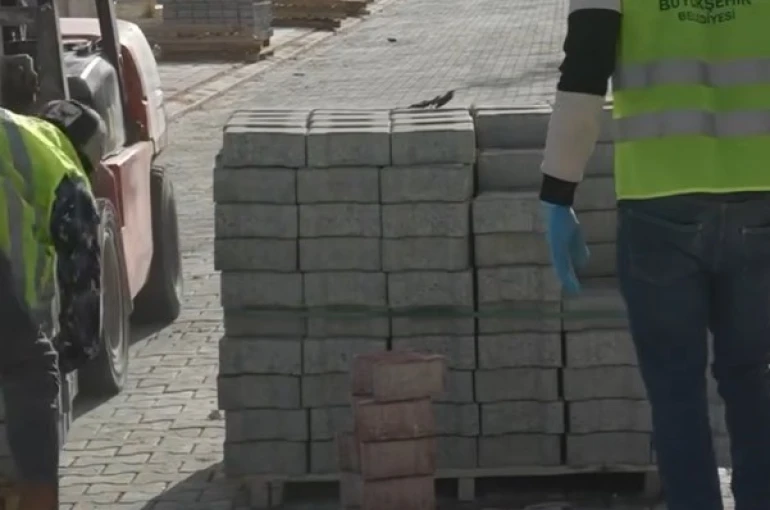 Çivril Belediyesi uzun yıllardır yapılmayan Kızılcasöğüt Mahallesi üst yapı çalışmalarına başladı