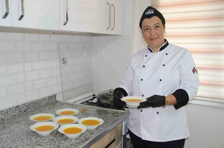 Cizre’de kursiyer kadınlar ADEM’de tescilli "Bırınczer" tatlısını öğreniyor