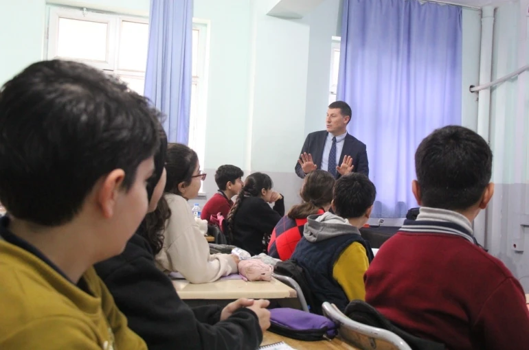 Cizre’de öğrencilere MEBİ’nin eğitimdeki etkisi anlatıldı 