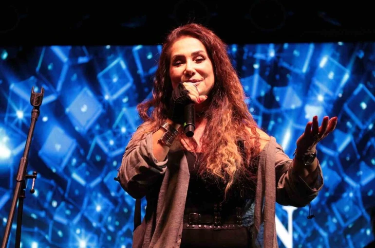 Cizre’de Rojin konser verdi 