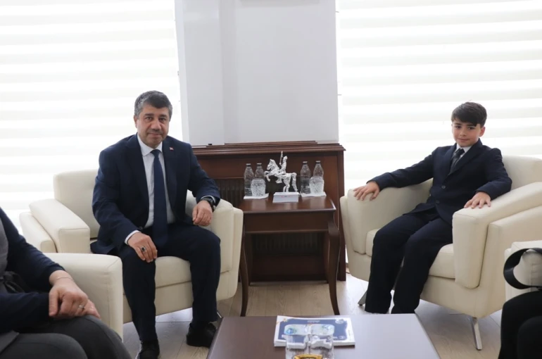 Çocuk başkanın ilk talebi, ‘Daha çok kütüphane yapılsın’ oldu 