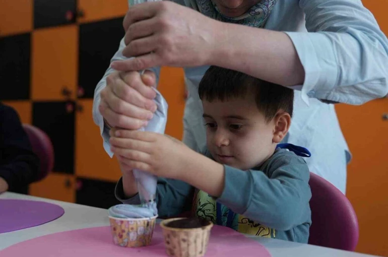 Çocuk üniversitesi minik öğrencileri ağırladı 