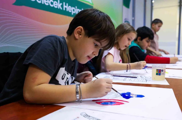 Çocuklar bir günlüğüne ressam oldu