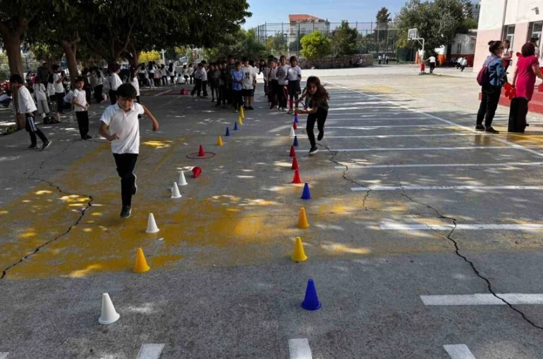 Çocuklar hem eğleniyor, hem sporu seviyor
