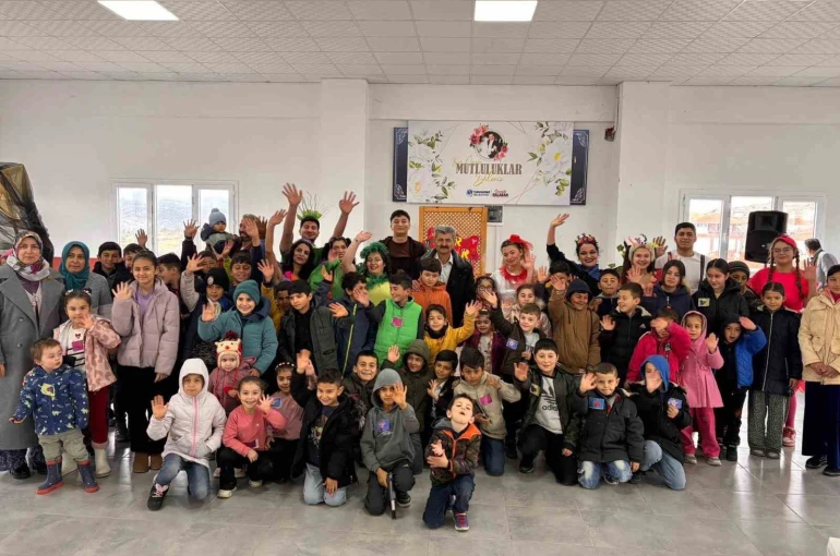 Çocuklar sağlıklı beslenmeyi tiyatroyla öğrendi