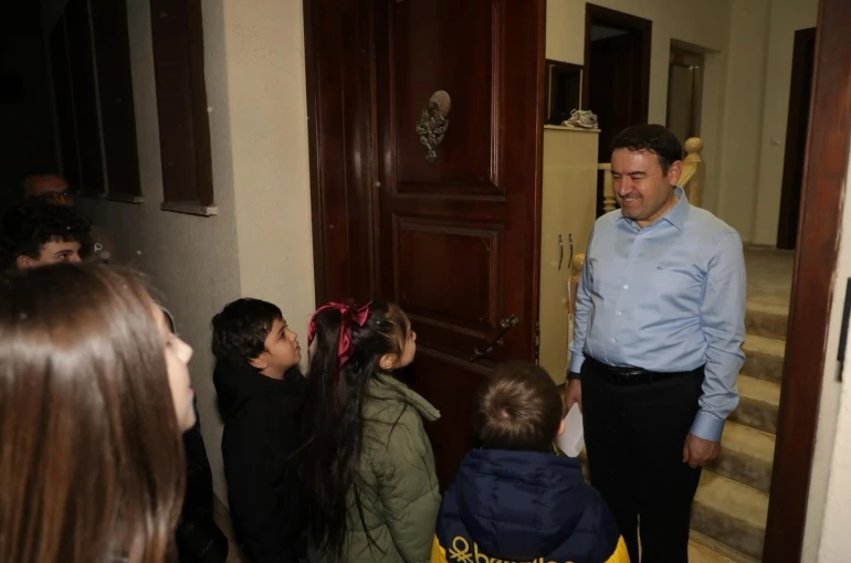 Çocuklar Vali Işın’a "Küpecik" yaptı 