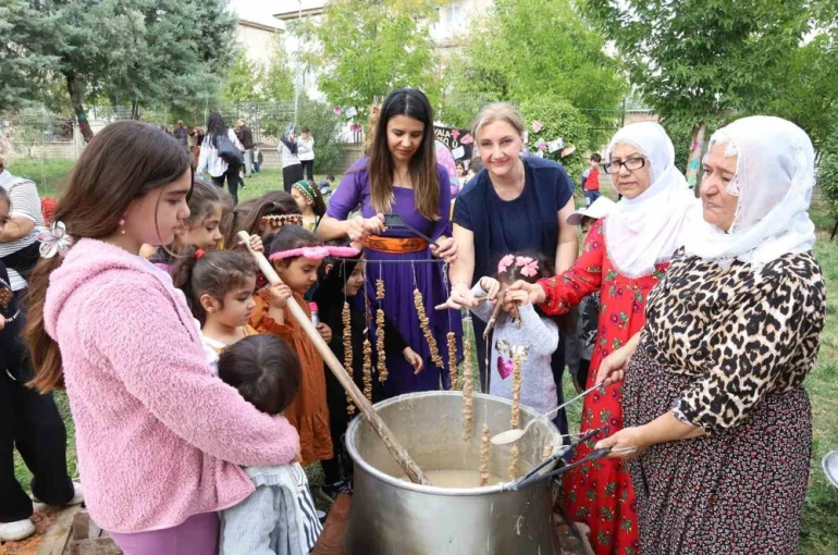 Çocuklara festivalde geleneksel üretim kültürü tanıtıldı 