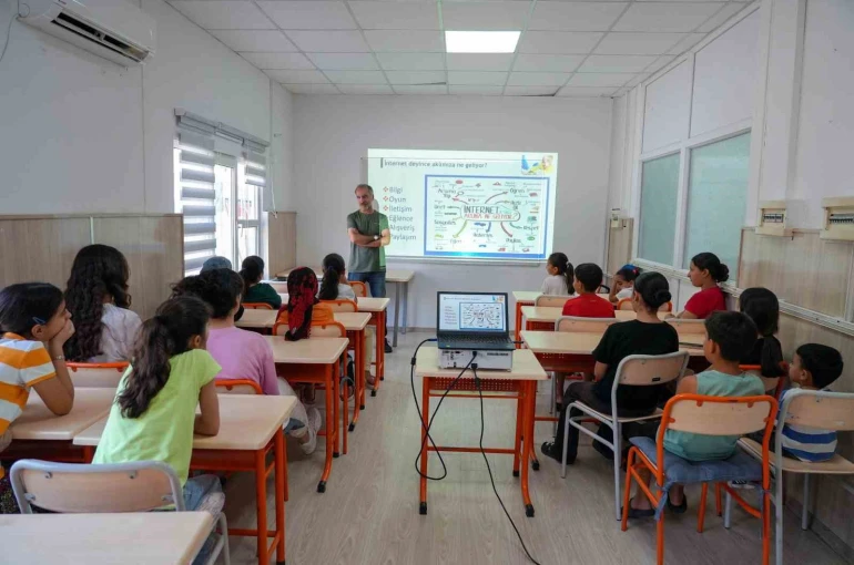 Çocuklara güvenli internet eğitimi verildi 