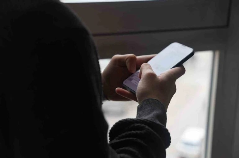 Çocukların dikkatini çalan tehlike: Kısa videolar 