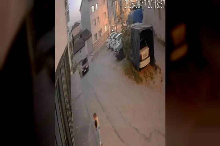 Çocukların oynadığı sokağa drift atarak girdi, hızla uzaklaştı 