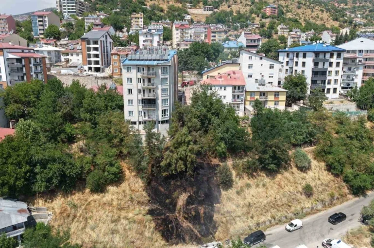 Çocukların torpil oyunu yangınla sonuçlandı: İtfaiye büyümeden söndürdü