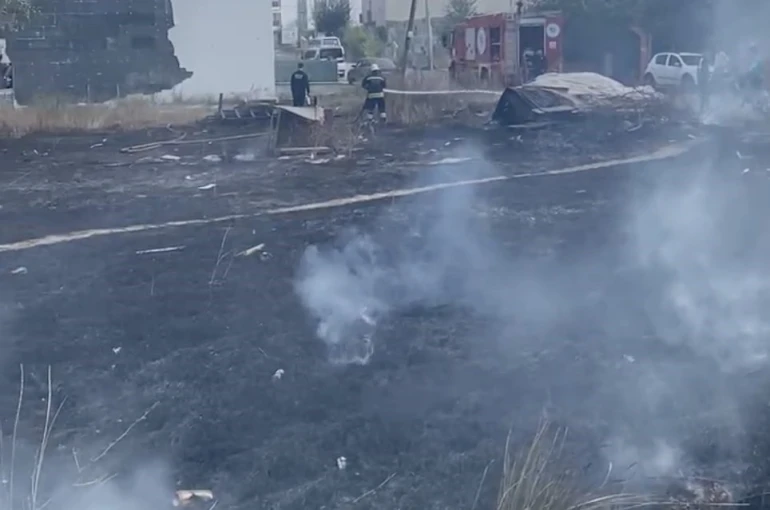 Çocukların yaktığı iddia edilen boş arsayı itfaiye söndürdü 