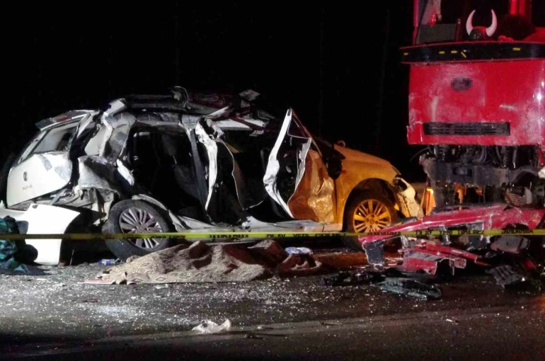 Çocuklarını korumaya çalışırken kazada hayatını kaybeden annenin cenazesi Batman’a gönderildi