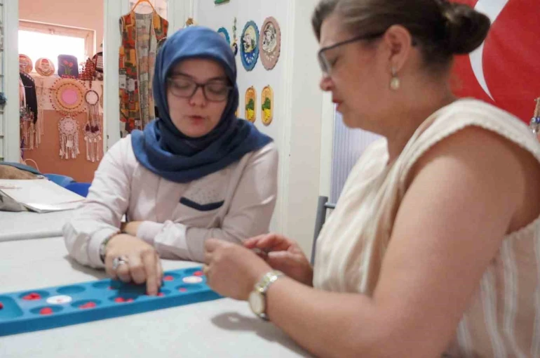 Çocuklarını satranca götürdü, Manisa’nın ilk kadın mangala antrenörü oldu