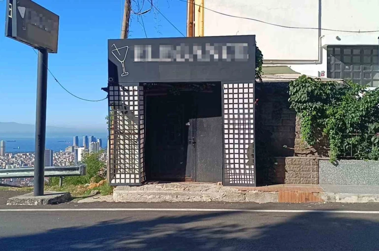 Çocuklarının gözü önünde babaya tokat atan şahsın iş yerine silahlı saldırı