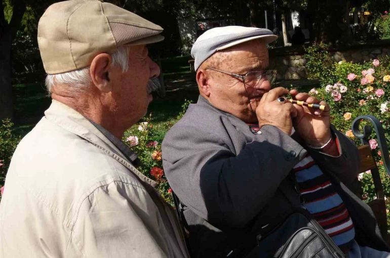 Çocukluğundan beri çaldığı sipsiyi yanından hiç ayırmıyor 