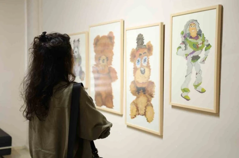 "Çocukluk Düşleri" kişisel sergisi sanatseverlerle buluştu