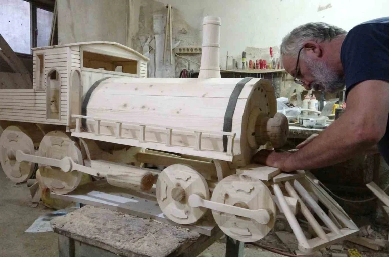 Çocukluk sevdası emeklilikte mesleğe dönüştü