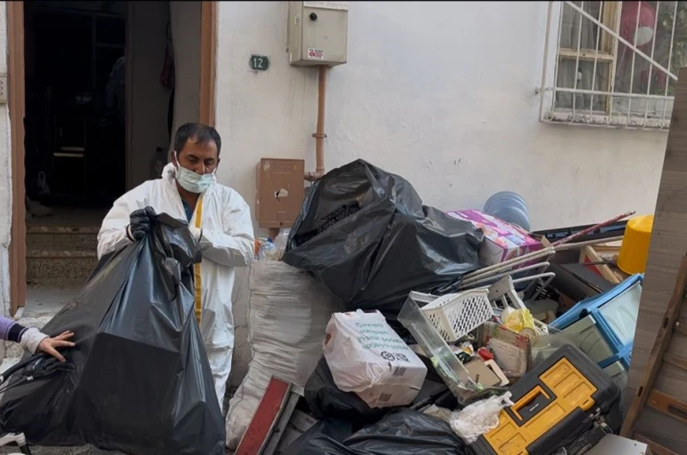 Çöp evde adım atacak yer bulunamadı 