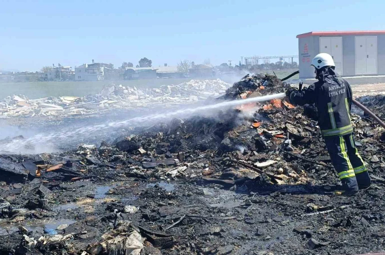 Çöp ve hurdalar yine alev aldı vatandaşlar duruma isyan etti 