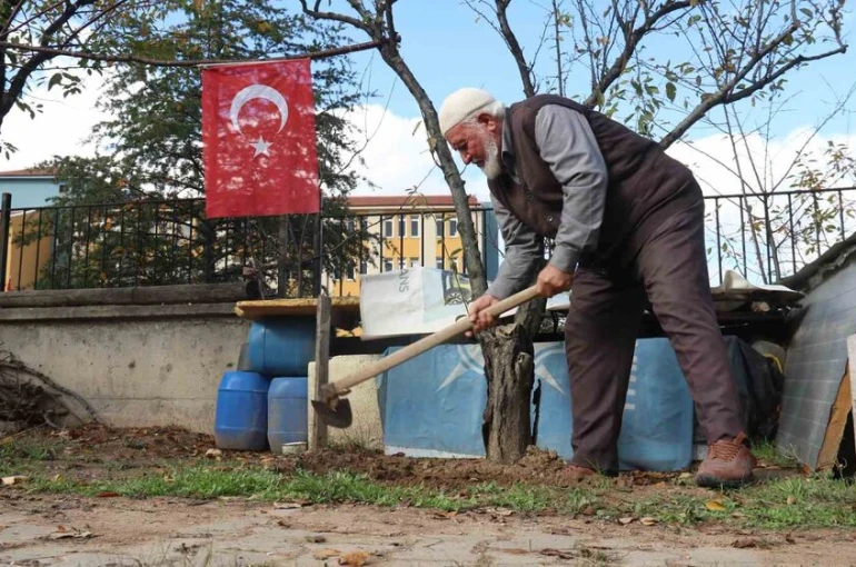 Çöplüğü 15 Temmuz Şehitleri Fidanlığı’na çevirdi 