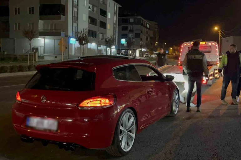 Çorlu’da abart egzozla gezen aracın sürücüsüne ceza kesildi