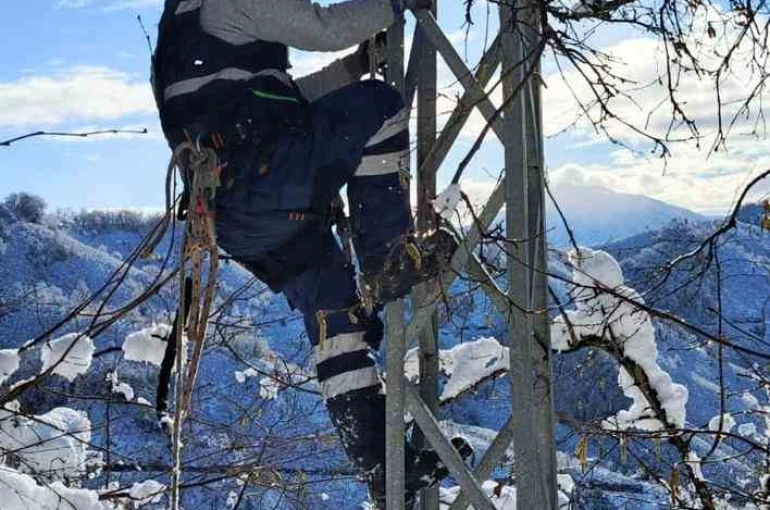 Çoruh EDAŞ, Giresun’da kesintisiz enerji için yoğun kar yağışında sahada 