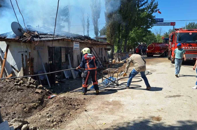 Çorum’da alevlere teslim olan mermer atölyesi kullanılamaz hale geldi