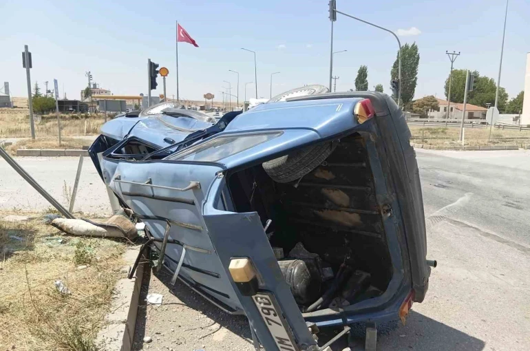 Çorum’da iki otomobil çarpıştı: 1 yaralı