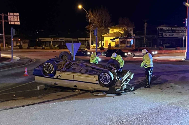 Çorum’da iki otomobil çarpıştı: 1 yaralı 
