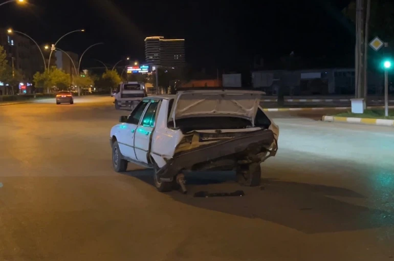 Çorum’da kazaya karışan sürücü aracını bırakıp kaçtı