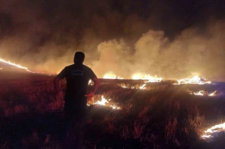Çorum’da örtü yangını: Ekipler müdahale ediyor
