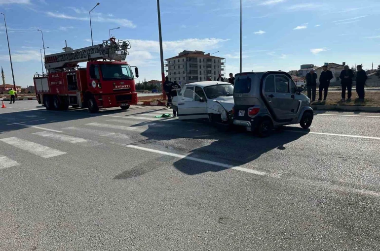 Çorum’da otomobil ile elektrikli araç çarpıştı: 3 yaralı 
