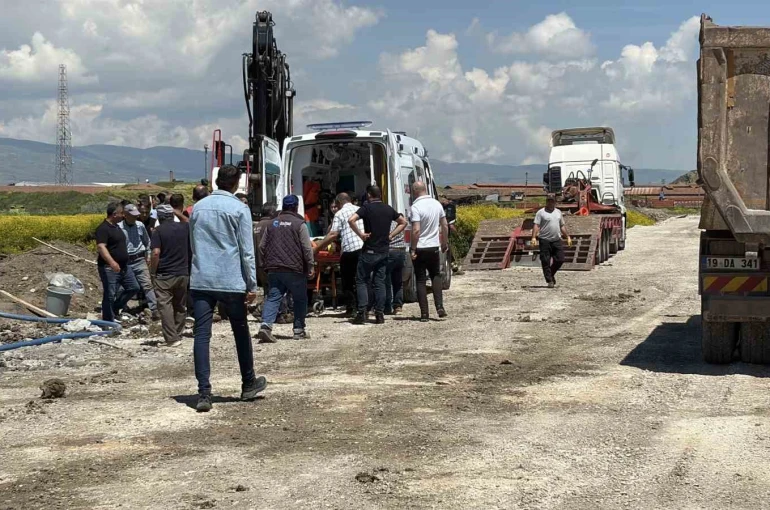 Çorum’da toprak altında kalan işçiyi arkadaşları kurtardı 
