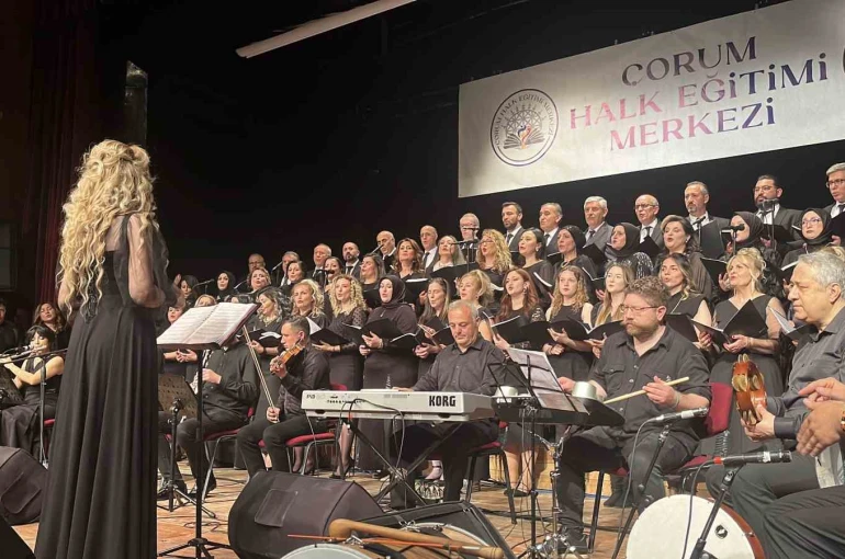 Çorum’da Türk sanat müziği ve Türk halk müziği konseri sanatseverleri mest etti 