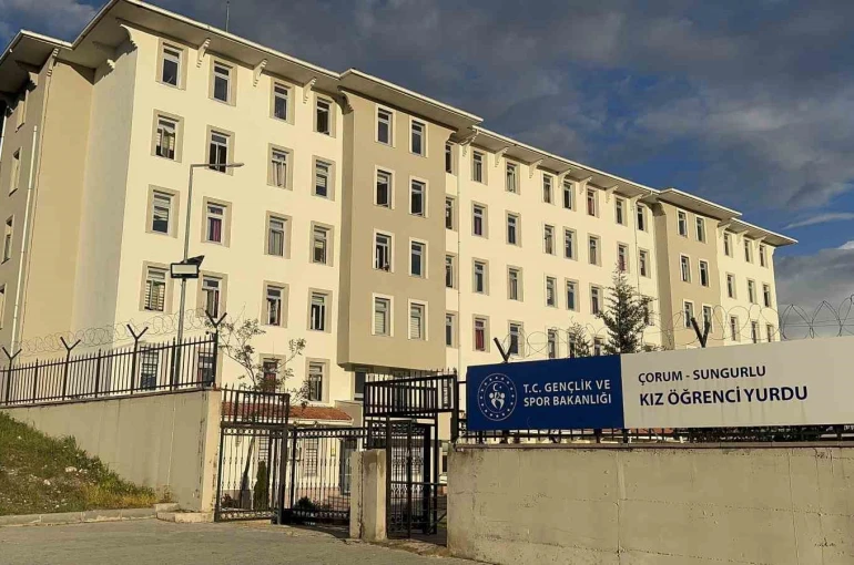 Çorum’da yurtta yemek yedikten sonra rahatsızlanarak hastaneye başvuran öğrenci sayısı 77’ye yükseldi 