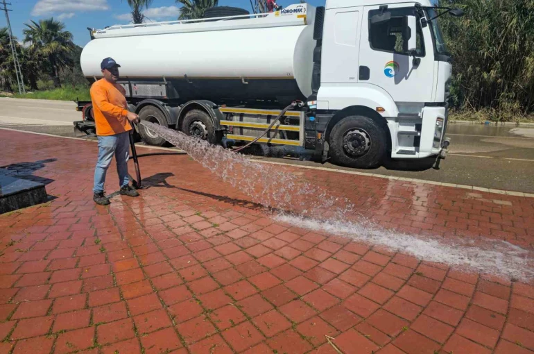Çukurova Belediyesi’nden park ve yeşil alanlarda yoğun mesai