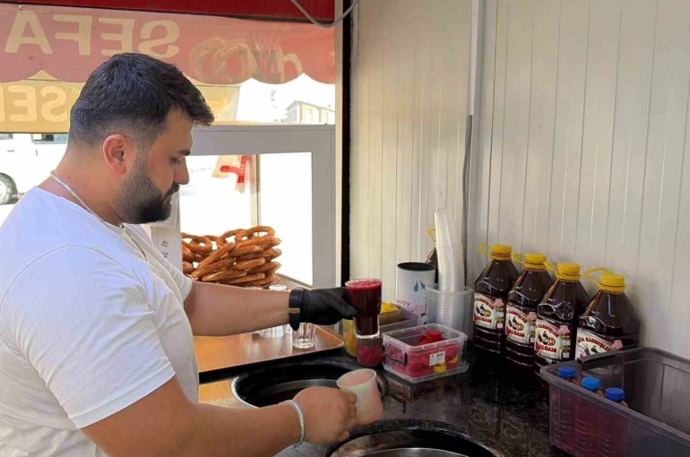 Çukurova sıcağında şalgam ve simit vatandaşların vazgeçilmezi oldu