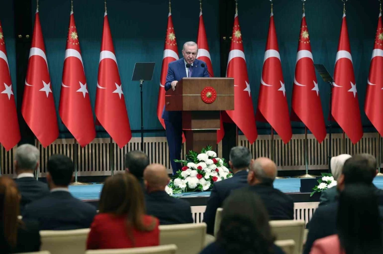 Cumhurbaşkanı Erdoğan: "Ana muhalefet partisi içindeki tartışmaların hiçbiri bizi ilgilendirmiyor"