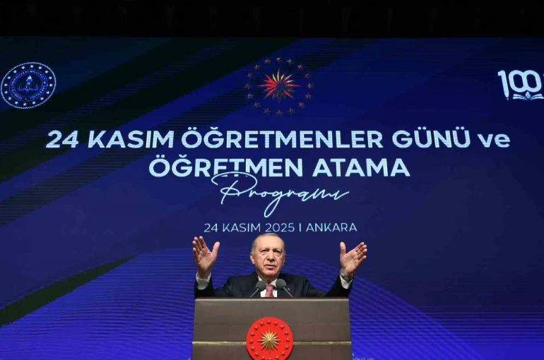 Cumhurbaşkanı Erdoğan: "Büyürken çocuklarımıza ve gençlerimize bizim yaşadığımız dünyayı empoze ederek bir yere varamayız"