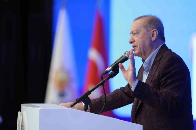 Cumhurbaşkanı Erdoğan: "Cahil, geri kafalı bazı fosiller çıkıyor, başörtüsüne, başörtülüye kin kusuyor" 