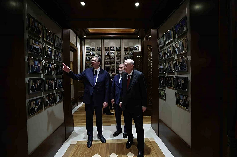 Cumhurbaşkanı Erdoğan: "Dünyada belirsizliğin arttığı dönemde Türkiye olarak çevremizde ve ötesinde barışın ve huzurun tesisi için var gücümüzle çalışıyoruz"