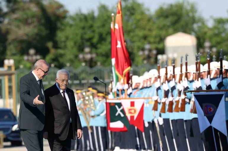Cumhurbaşkanı Erdoğan, Filistin Devlet Başkanı Abbas’ı törenle karşıladı