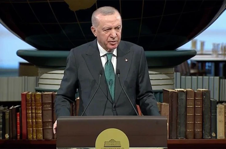 Cumhurbaşkanı Erdoğan: "Hem doğuya hem batıya dönük bir ülkeyiz"