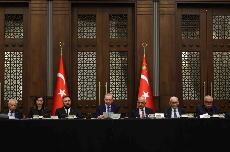 Cumhurbaşkanı Erdoğan: "Hicri 61 yılının 10 Muharrem gününde bedenler bir bir toprağa düşse de hak ve hakikat yere düşmemiştir"