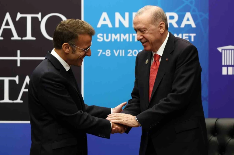 Cumhurbaşkanı Erdoğan, Macron ile Fransa’ya selam gönderdi