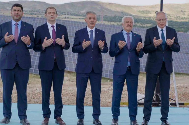 Cumhurbaşkanı Erdoğan, Mardin’deki Artuklu Depolamalı GES açılışına canlı yayınla bağlandı 