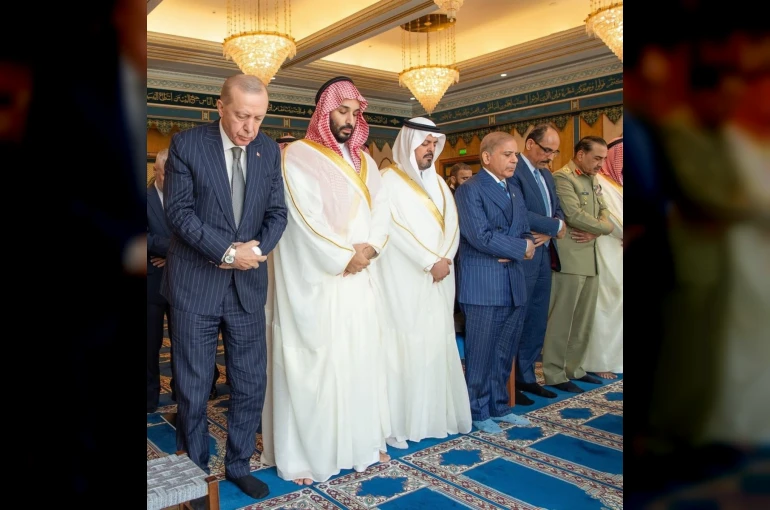 Cumhurbaşkanı Erdoğan, Mekke’de Selman ve Şerif ile cuma namazını kıldı