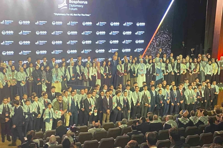 Cumhurbaşkanı Erdoğan: "Soykırım şebekesinin başı, BM Genel Kurulu’nda yalanları ve tehditlerini dinleyecek kimse bulamadı ve boş koltuklara konuştu" 